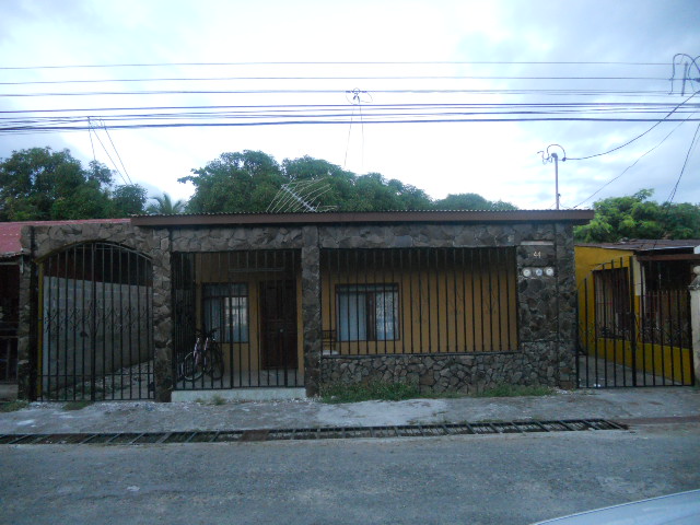 Charming Triplex for sale.  Parrita Puntarenas Costa Rica $69,444